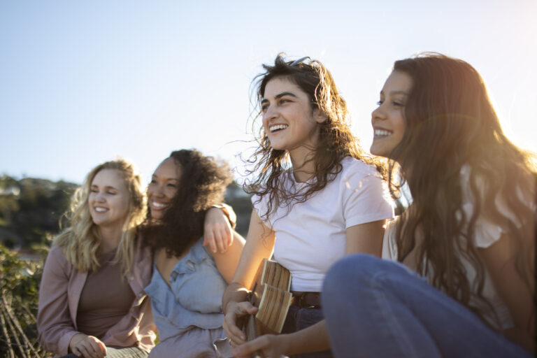 Un groupe d'amies, les défis d'une transition