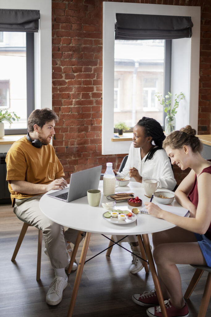 table ronde où il y a écoute et partage